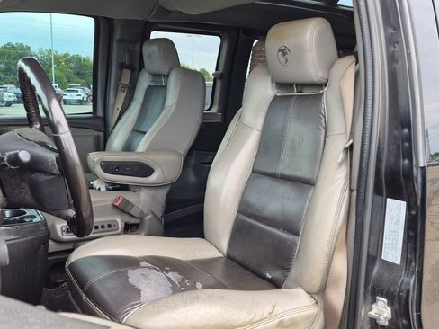 Used 2018 GMC Savana 2500 w/ Enhanced Convenience Package RWD image 9