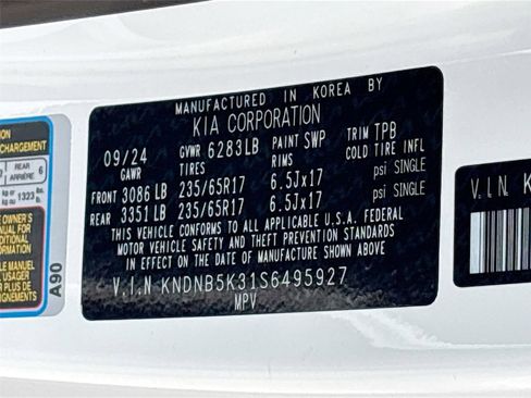 Used 2025 Kia Carnival FWD image 34