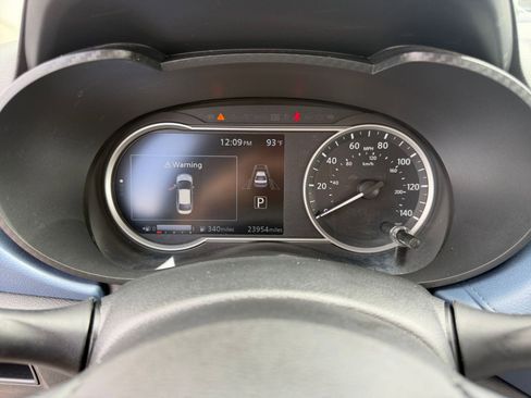 Used 2025 Nissan Versa SV image 38