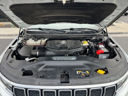 Used 2024 Jeep Wagoneer L Series II w/ Flexible Seating Group image 10