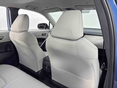 Used 2026 Toyota Corolla Cross LE image 32