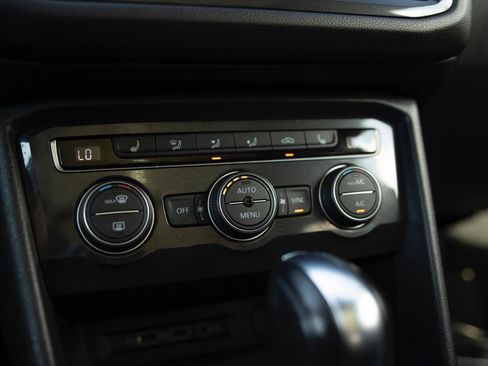 Used 2019 Volkswagen Tiguan SEL image 9