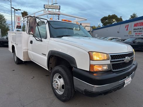 Used 2007 Chevrolet Silverado 3500 W/T image 1