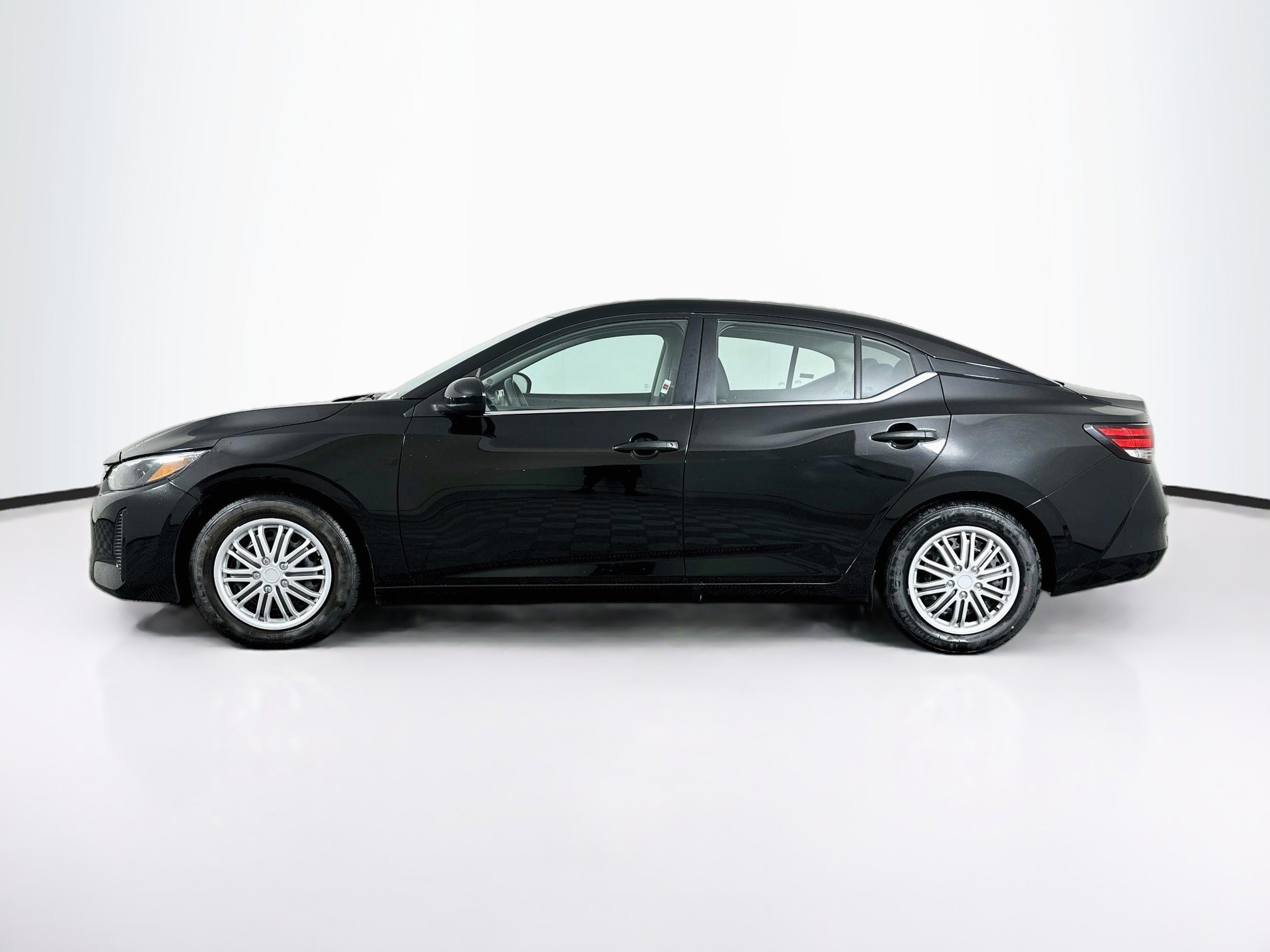 Used 2025 Nissan Sentra S FWD image 4