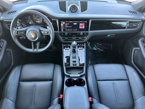 Certified 2025 Porsche Macan AWD/4WD image 6