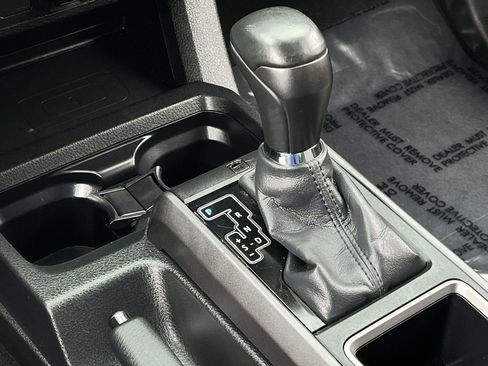 Used 2022 Toyota Tacoma TRD Off-Road AWD/4WD image 17