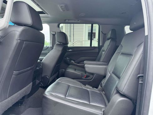 Used 2018 Chevrolet Suburban LT w/ Luxury Package AWD/4WD image 9