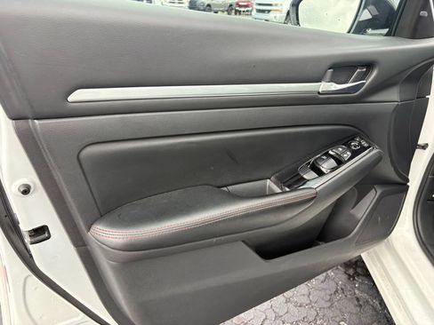 Used 2024 Nissan Altima 2.5 SR FWD image 13