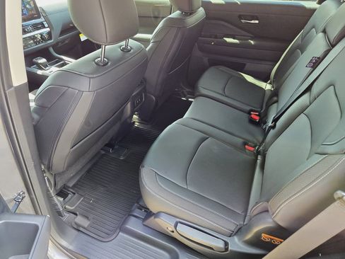 New 2026 Nissan Pathfinder SL w/ SL Premium Package FWD image 11