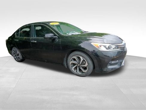 Used 2017 Honda Accord EX image 6