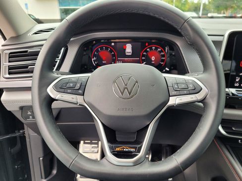 Certified 2025 Volkswagen Atlas Peak Edition SE AWD/4WD image 34