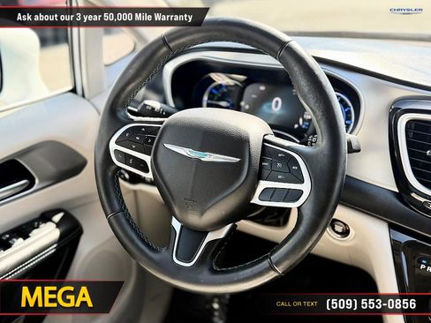 Used 2018 Chrysler Pacifica Touring-L FWD image 24