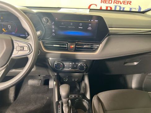 Used 2025 Chevrolet TrailBlazer LT AWD/4WD image 16
