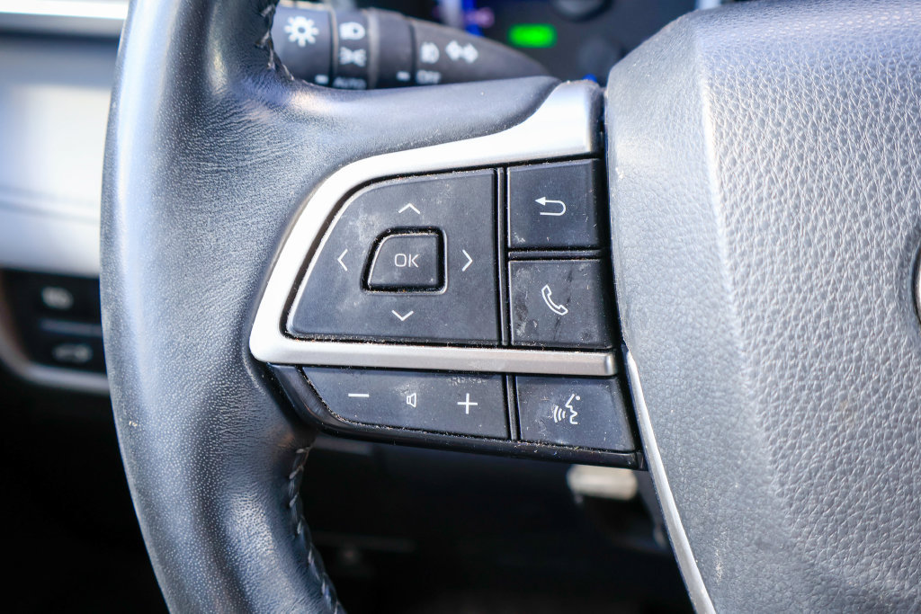 Used 2022 Toyota Highlander LE FWD image 14