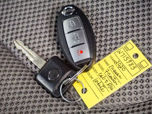 Used 2020 Nissan Frontier SV w/ Midnight Edition Floor Mats image 25