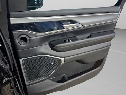 New 2025 Jeep Wagoneer Series II w/ Premium Group I RWD image 32