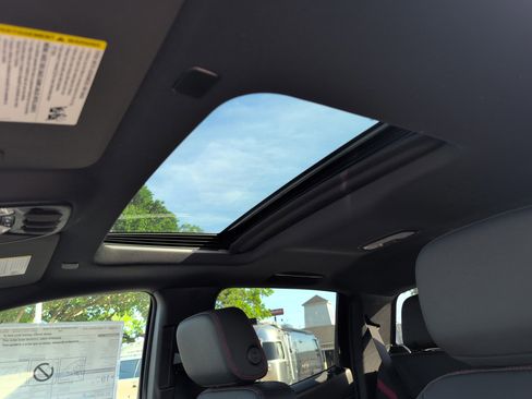 New 2026 Chevrolet Colorado Z71 w/ Technology Package AWD/4WD image 17