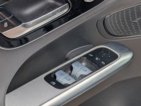 Used 2025 Mercedes-Benz GLC 350e 4MATIC image 23