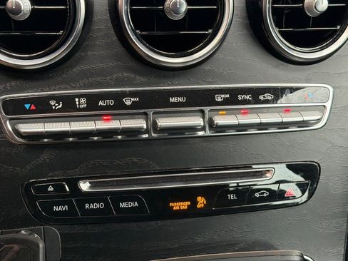 Used 2019 Mercedes-Benz GLC 300 4MATIC image 28