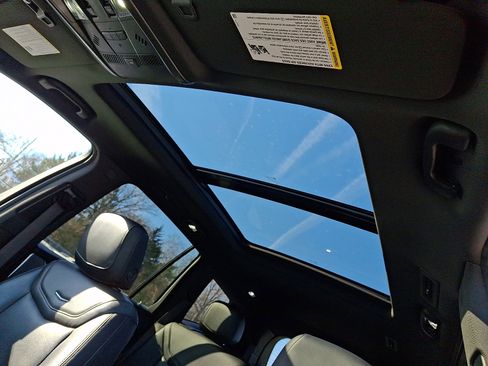 Used 2021 Cadillac XT6 Premium Luxury w/ LPO, Floor Liner Package image 15