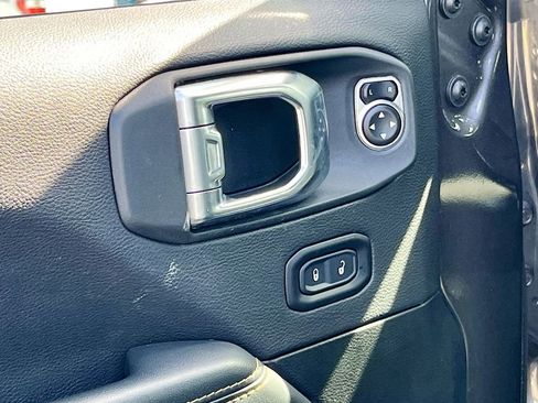 Certified 2025 Jeep Wrangler Unlimited Sahara w/ Safety Group AWD/4WD image 17