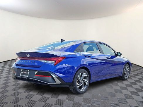 Used 2025 Hyundai Elantra SEL FWD image 4