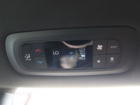 Used 2026 Chrysler Pacifica Select AWD/4WD image 37