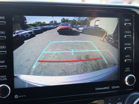 Used 2022 Toyota Highlander XLE image 17