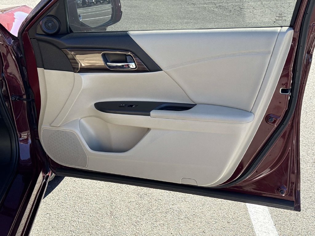 Used 2016 Honda Accord EX image 26