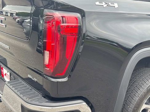 Used 2025 GMC Sierra 1500 SLT w/ SLT Premium Package AWD/4WD image 12