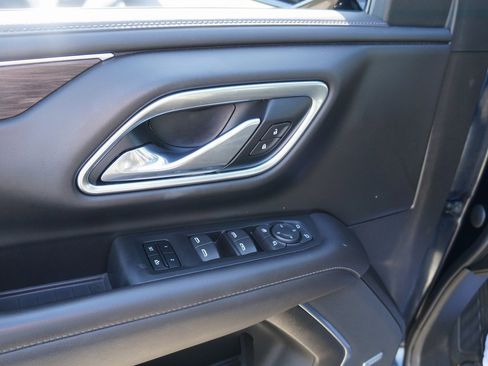 Used 2021 Chevrolet Tahoe Z71 w/ Z71 Signature Package image 16