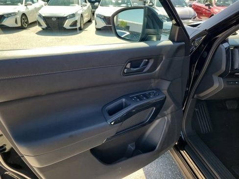 Certified 2025 Nissan Pathfinder SV FWD image 22