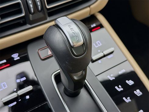 Certified 2025 Porsche Macan image 22