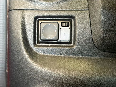 Used 2019 Nissan Versa SV FWD image 17