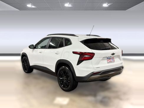 Used 2025 Chevrolet Trax ACTIV FWD image 3