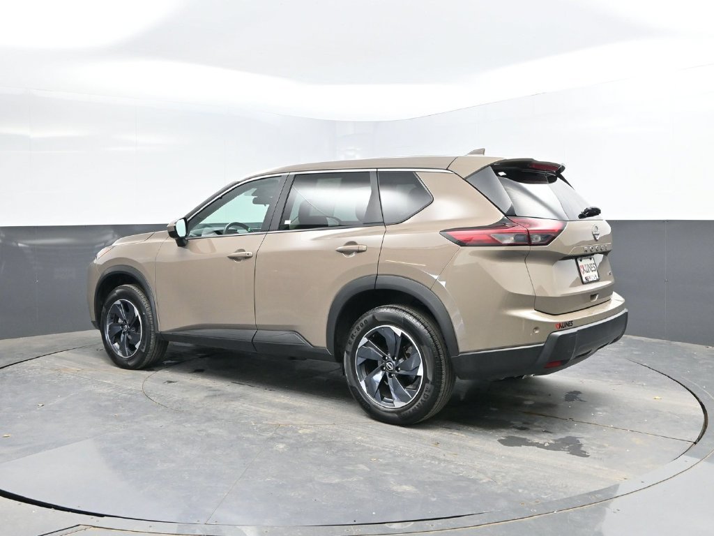 Used 2025 Nissan Rogue SV AWD/4WD image 5