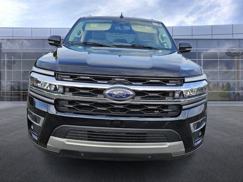 Used 2024 Ford Expedition Limited image 3