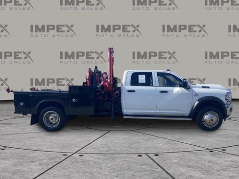 Used 2024 RAM 5500 Tradesman w/ Chrome Appearance Group AWD/4WD image 6