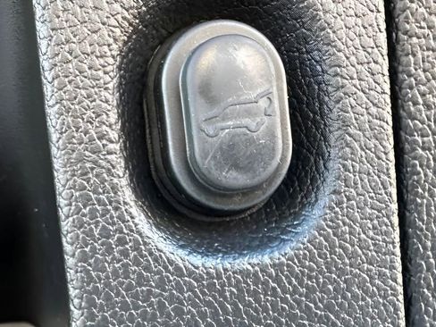 Used 2020 Cadillac Escalade Luxury image 73