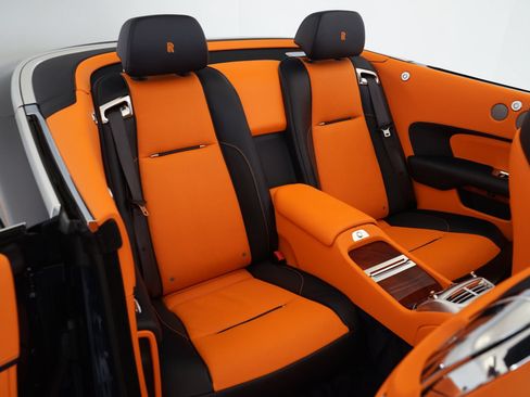 Used 2018 Rolls-Royce Dawn RWD image 23