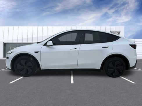 Used 2026 Tesla Model Y 2WD image 5