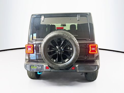 Used 2024 Jeep Wrangler Sahara image 7