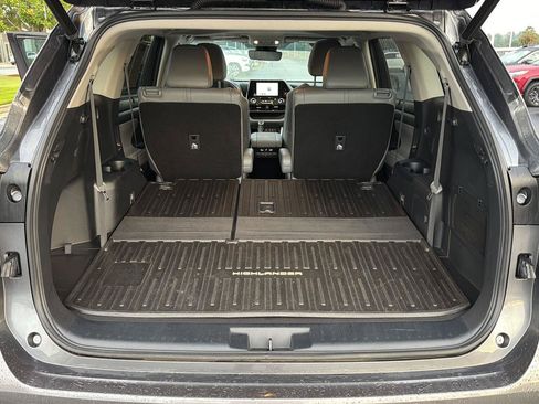 Used 2023 Toyota Highlander XLE FWD image 34