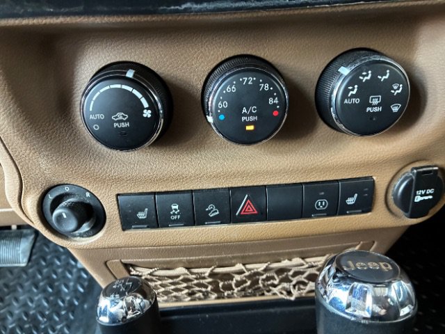 Used 2013 Jeep Wrangler Unlimited Sahara w/ Connectivity Group AWD/4WD image 22