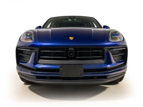 Used 2023 Porsche Macan image 2