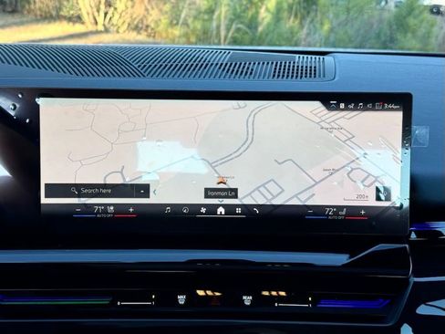 Used 2025 BMW 530i 530i w/ M Sport Package image 4