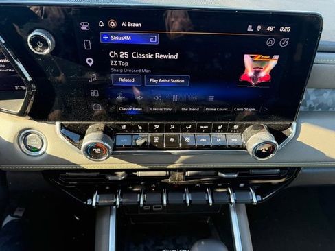 Used 2026 Chevrolet Colorado ZR2 w/ Technology Package AWD/4WD image 16