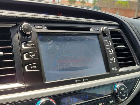 Used 2015 Toyota Highlander XLE FWD image 26