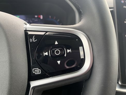 Certified 2025 Volvo XC90 B6 Plus image 20