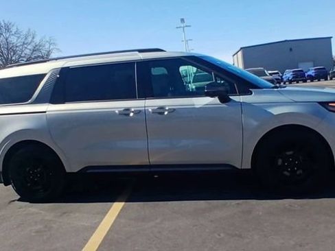 New 2026 Kia Carnival SX Prestige FWD image 4